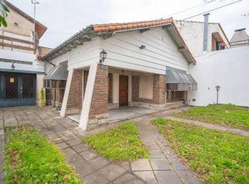 Casa · 242m² · 7 Ambientes · 4 Cocheras · Casa Multifamiliar 4 Amb + Dplex 3 Amb 354 M&sup2;tot!