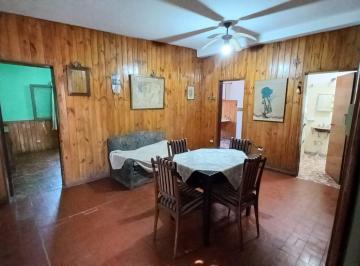 Quinta vacacional · 135m² · 2 Dormitorios · 3 Cocheras · Venta Casa Quinta 3 Amb con Pileta Gran Parque