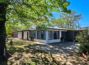 Casa · 150m² · 4 Ambientes · 1 Cochera · Venta - Casa 5 Amb. + Parque y Piscina - Campana