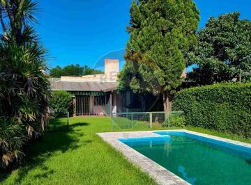 Casa · 242m² · 4 Ambientes · 1 Cochera · Venta - Casa 4 Amb. con Piscina - Campana Centro
