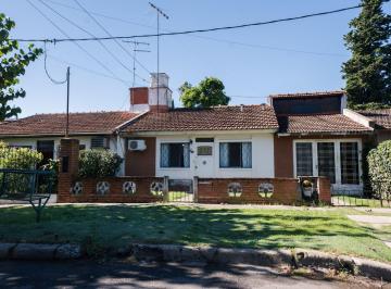 Casa · 180m² · 3 Ambientes · 1 Cochera · Casa en Venta Villa Elisa 3 Dorm. Cochera