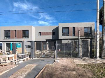 Casa · 113m² · 4 Ambientes · 1 Cochera · Venta Casa 3 Dorm Jardin Cochera Carrasco Norte