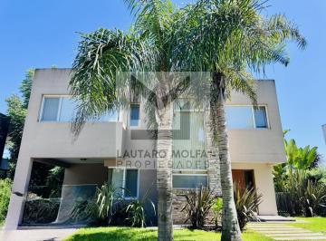 Casa · 538m² · 5 Ambientes · 2 Cocheras · Inmaculada Propiedad en Altos del Sol