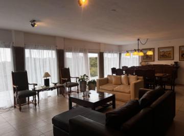 Casa · 300m² · 6 Ambientes · 2 Cocheras · Casa de 5 Dorm. en La Granja, Corodba