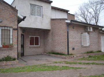 Casa · 162m² · 3 Ambientes · 1 Cochera · Venta Casa 3 Ambientes Ranelagh A/credito Permuta