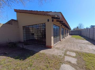 Casa · 120m² · 3 Ambientes · 1 Cochera · Casa en Venta 3 Ambi - Paso del Rey Apto Credito