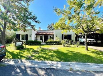 Casa · 170m² · 5 Ambientes · Casa en 1 Planta en Santa Barbara - Oportunidad!