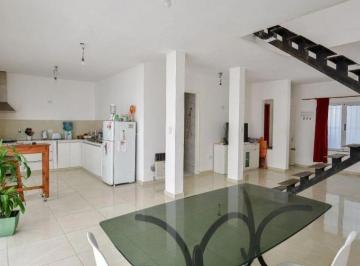 Casa · 168m² · 4 Ambientes · Casa en Venta - 3 Dorm. 3 Baños - 168 m² - La Plata