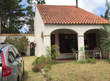 Casa · 150m² · 7 Ambientes · 4 Cocheras · Casa en Venta - 3 Dorm. 1 Baño - 300 m² - Las Toninas