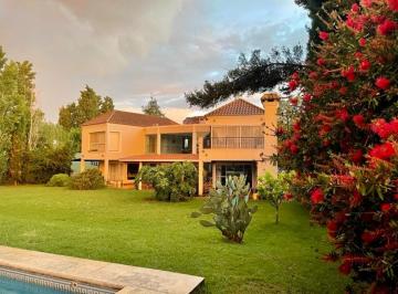 Casa · 341m² · 5 Ambientes · 7 Cocheras · Casa en Venta en Altos de Manzanares - Manzanares Pilar