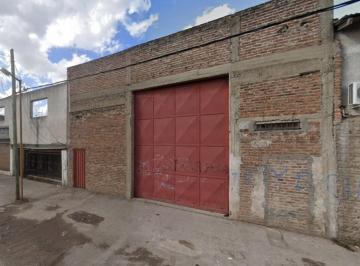 Bodega-Galpón de 4 ambientes, Quilmes · Galpón con Departamento en Venta.