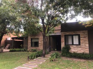 Casa de 4 ambientes, Pilar · 4 Ambientes Re Funcional
