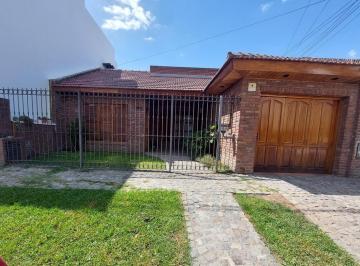 Casa · 225m² · 5 Ambientes · 2 Cocheras · Alquiler Casa 5 Ambientes Centro de Lujan