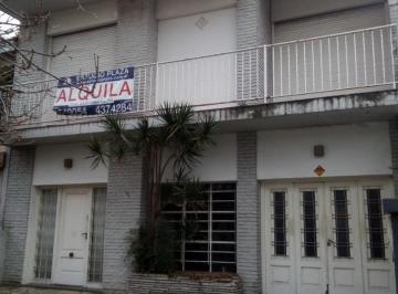 Casa · 1m² · 4 Ambientes · 1 Cochera · Casa en Dos Plantas
