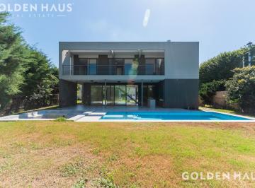 Casa · 193m² · 5 Ambientes · 2 Cocheras · Casa a Estrenar en Haras Santa Maria 5 Ambientes