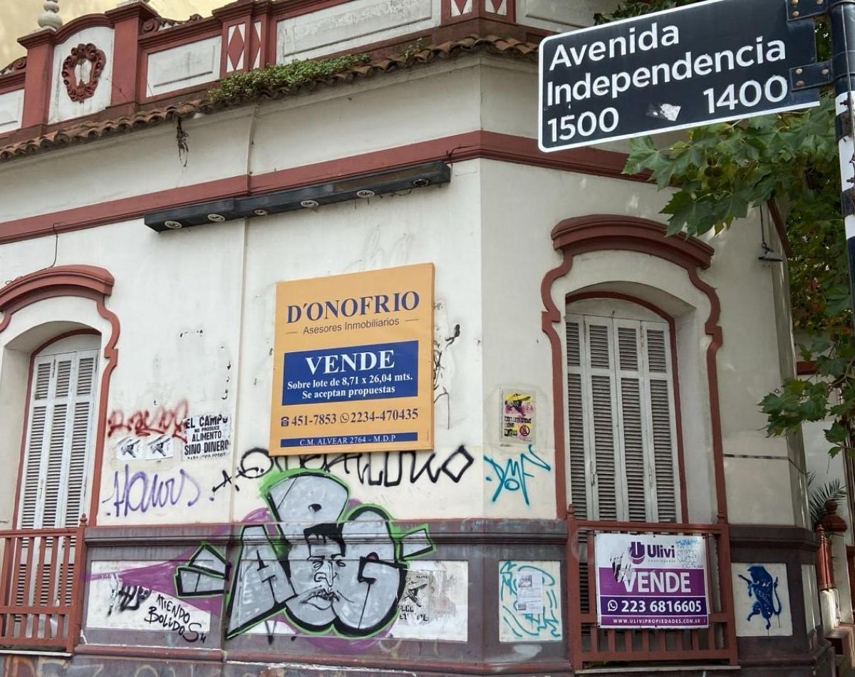 Chalet 4 amb, 225m² en Centro, permite construir 8 pisos