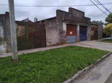 Terreno · 160m² · Lote en Esquina. 306 m. con Galpon a Reciclar de 160 m. Villa Primera. R4.
