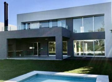 Casa · 335m² · 5 Ambientes · 2 Cocheras · Casa en Venta a Estrenar Fincas de Iraola II
