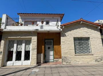 Casa · 149m² · 6 Ambientes · 2 Cocheras · Chalet de 6 Ambientes en Venta en Haedo