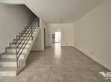 Casa · 94m² · 4 Ambientes · 1 Cochera · Venta Duplex 4 Amb en Venta C/ Cochera y Patio Apto Credito - Villa Martelli
