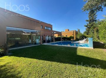 Casa · 300m² · 5 Ambientes · 4 Cocheras · Casa 5 Ambientes en Venta - Altos del Sol