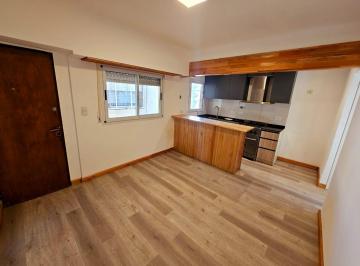 Departamento · 28m² · 2 Ambientes · Departamento en Alvarado 1600 de Dos Ambientes Reciclado en Alquiler