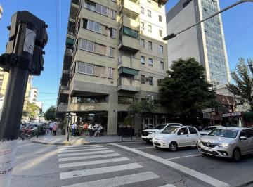 Oficina comercial · 120m² · 8 Ambientes · Oficina en Alquiler