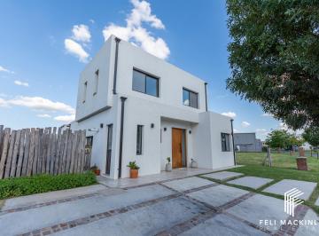 Casa de 5 ambientes, Pilar · Venta Casa con Pileta en Santo Tomás Pilar