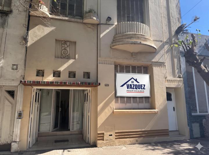 Casa · 234m² · 15 Ambientes · 1 Cochera
