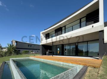 Casa · 278m² · 7 Ambientes · 2 Cocheras · Casa a Estrenar con Amarra en Barrio Náutico Canal Villanueva Tigre