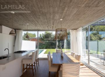 Casa · 110m² · 4 Ambientes · 2 Cocheras · Venta Casa 3 Dorm. con Jardín y Pileta Abra Funes