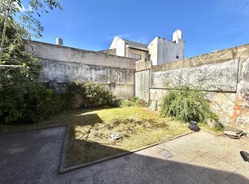 Casa · 100m² · 4 Ambientes · 1 Cochera · Casa en Venta de 4 Ambientes con Jarín y Cochera - Avellaneda