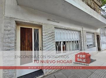 PH de 3 ambientes, Monte Castro · Excelente PH de 3 Ambientes Planta Baja Al Frente, Sin Expensas
