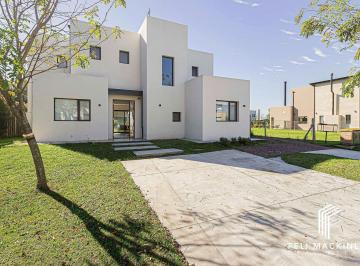 Casa de 5 ambientes, Pilar · Venta Casa Barrio Santo Tomás, Pilar