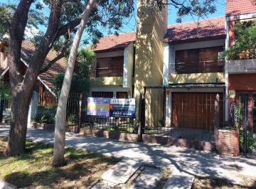 Casa de 5 ambientes, Lomas de Zamora · Chalet en Dos Plantas Sobre Lote de 10 X 30 m en Excelente Zona