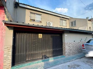 Casa · 180m² · 8 Ambientes · 1 Cochera · Venta Casa 8 Ambientes en Villa Celina. Barrio Sarimiento