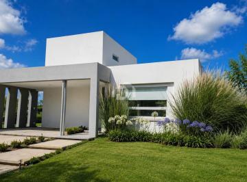 Casa · 198m² · 5 Ambientes · 2 Cocheras · Casa en Venta en Puertos, Escobar, G. B. a. Zona Norte