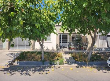 Casa · 84m² · 4 Ambientes · 1 Cochera · Casa en Venta en Coronel Dorrego