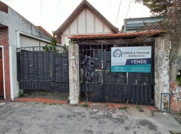 PH · 52m² · 4 Ambientes · 1 Cochera · PH a Refaccionar en Venta en Banfield Sobre Av Alsina