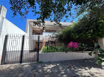 Casa · 191m² · 4 Ambientes · Casa Dr Rivas 1600, 3 Dormitoriorios, Galeria, Patio Amplio