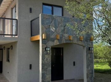 Casa · 108m² · 6 Ambientes · 1 Cochera · Hermosa Casa en Venta | Bº Villa Strada | Santa Rosa de Calamuchita