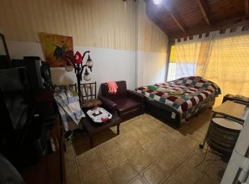 Casa · 105m² · 3 Ambientes · "Casa Departamento en Temperley – Ideal Inversión o Dos Familias"