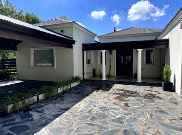 Casa · 231m² · 7 Ambientes · 2 Cocheras · Venta Casa 7 Amb Bº Cerrado Lomas de Fatima Pilar