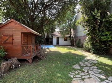 Casa de 4 ambientes, Villa Pueyrredón · Excelente Casa en Impecable Estado / 4amb - Pileta - Cuarto de Lavado con Baño