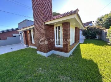 Casa · 99m² · 4 Ambientes · 1 Cochera · Venta Casa 4 Ambientes Reciclada con Parque