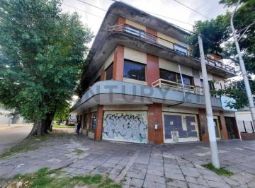 Edificio · 972m² · 9 Ambientes · 1 Cochera · Venta en Block Local Comercial y Vivienda.