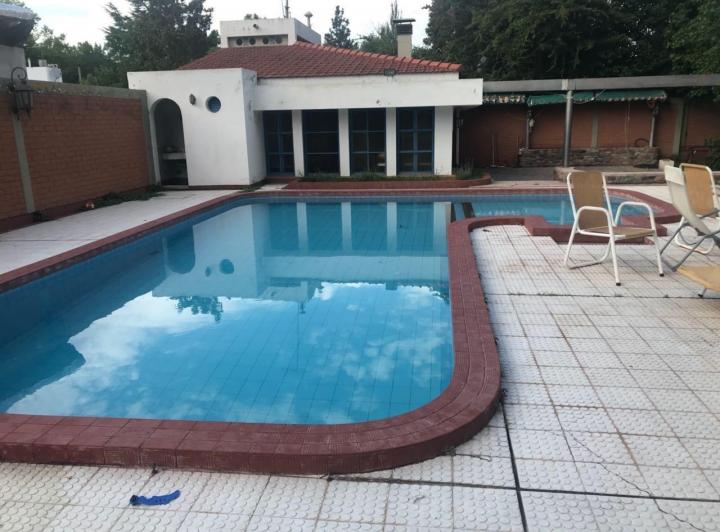 Casa · 400m² · 7 Ambientes · 2 Cocheras