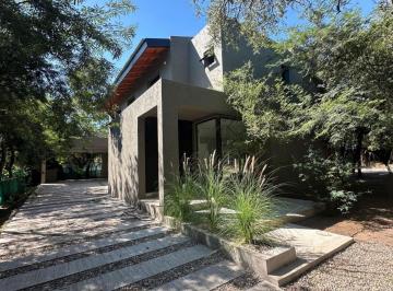 Casa · 235m² · 4 Ambientes · 2 Cocheras · Casa en Venta Alto Warcalde, Av Los Alamos 2300