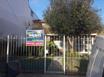 Casa · 150m² · 3 Ambientes · 1 Cochera · Venta de Casa 3 Amb. C/depto S/l 10x40 m² en San Justo - Buen Estado