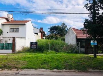 Terreno · 233m² · Importante Lote en El Exclusivo Barrio Las Farolas, Parque Luro